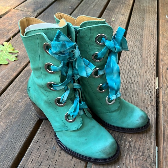 Fluevog East End Gladstone Mid-Calf Laceup Heeled Leather Boots Like New - Picture 3 of 16